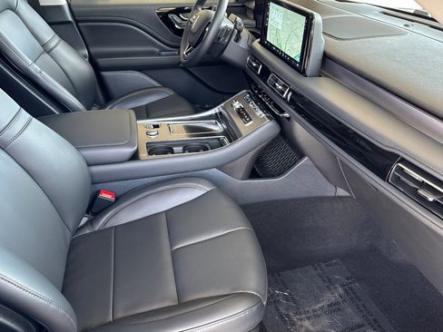 New 2025 Lincoln Aviator 2WD w/ Equipment Group 101A image 16