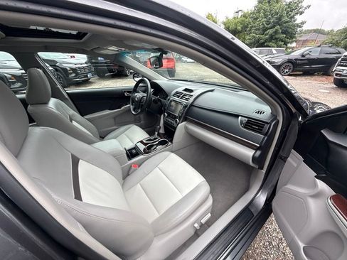 Used 2014 Toyota Camry XLE w/ Leather Package FWD image 17