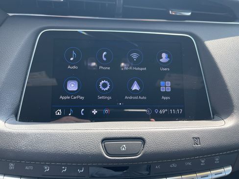 Used 2020 Cadillac XT4 Premium Luxury w/ Cold Weather Package AWD/4WD image 21