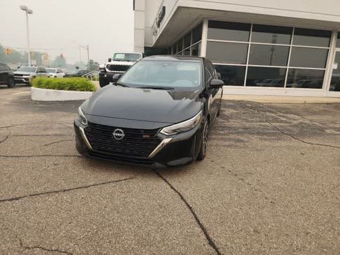 Used 2025 Nissan Sentra SR FWD image 3
