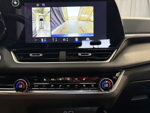 Used 2025 Chevrolet Equinox LT w/ Convenience Package II FWD image 13