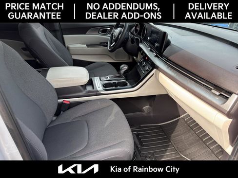 Used 2023 Kia Carnival LX image 18