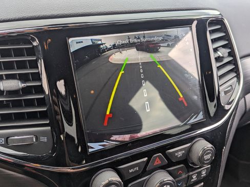 Used 2020 Jeep Grand Cherokee Altitude image 21