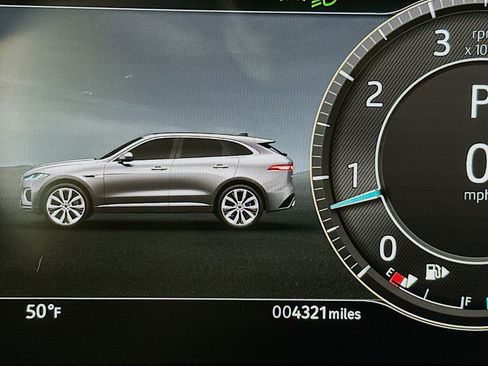 Used 2024 Jaguar F-PACE R-Dynamic S image 9