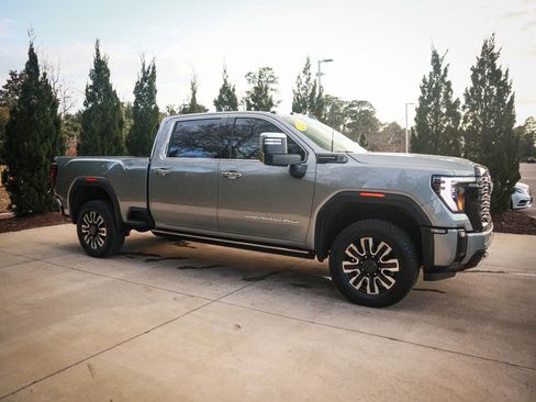 Used 2025 GMC Sierra 2500 Denali Ultimate image 11