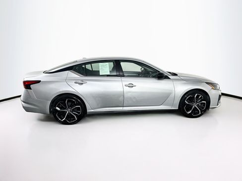 Used 2024 Nissan Altima 2.5 SR FWD image 10
