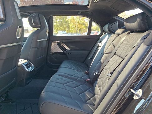 Used 2024 BMW i7 eDrive50 w/ M Sport Package image 10