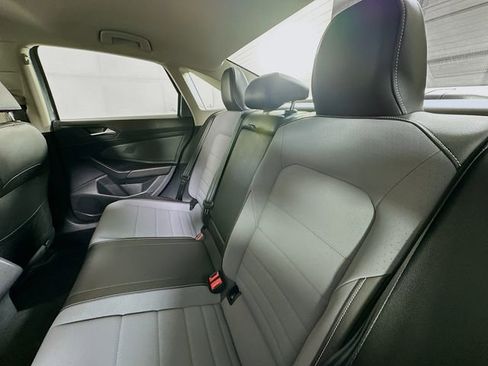 Used 2025 Volkswagen Jetta SE w/ Sunroof Package image 25