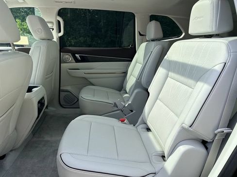 Used 2025 Buick Enclave Avenir w/ Super Cruise Package AWD/4WD image 19