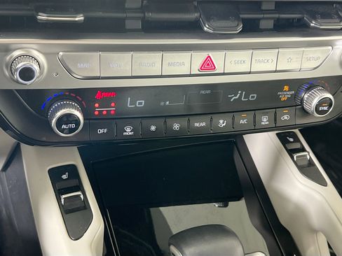 Used 2023 Kia Telluride S image 16