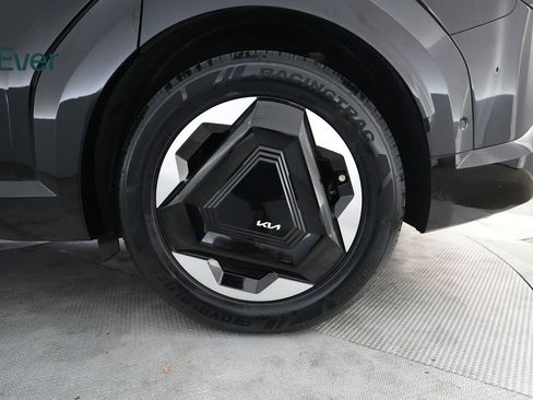 Used 2024 Kia EV9 Land AWD/4WD image 9