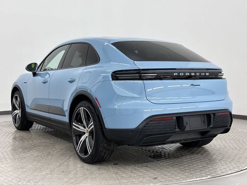 Used 2025 Porsche Macan Electric image 3