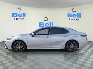 Used 2021 Toyota Camry SE video 2