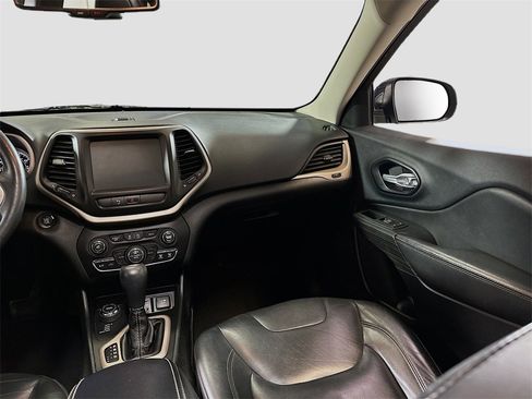 Used 2015 Jeep Cherokee Limited image 22