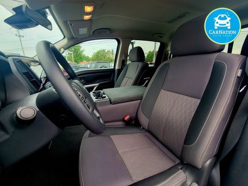 Used 2023 Nissan Titan SV AWD/4WD image 5