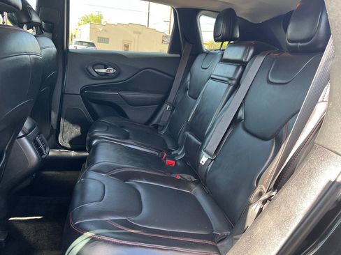 Used 2014 Jeep Cherokee Trailhawk w/ Comfort/Convenience Group AWD/4WD image 31