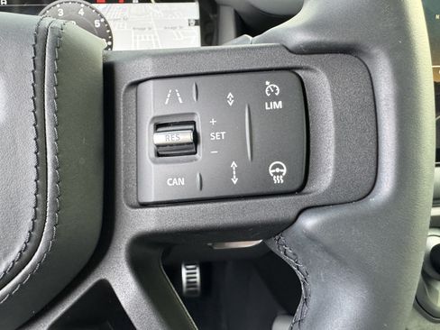 Certified 2025 Land Rover Defender 110 V8 AWD/4WD image 18