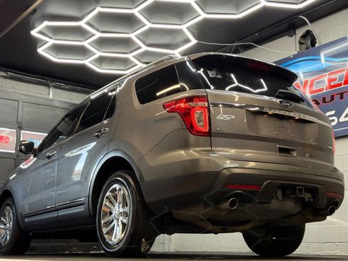 Used 2014 Ford Explorer XLT w/ Equipment Group 202A image 9