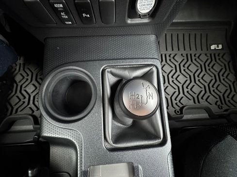 Used 2007 Toyota FJ Cruiser 4WD image 23