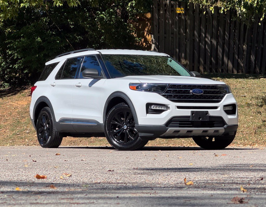 Used 2021 Ford Explorer XLT w/ Equipment Group 202A AWD/4WD image 2
