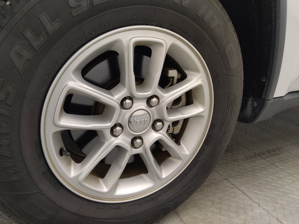 Used 2018 Jeep Grand Cherokee Laredo RWD image 31