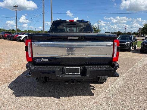 Used 2023 Ford F250 Platinum w/ FX4 Off-Road Package AWD/4WD image 4