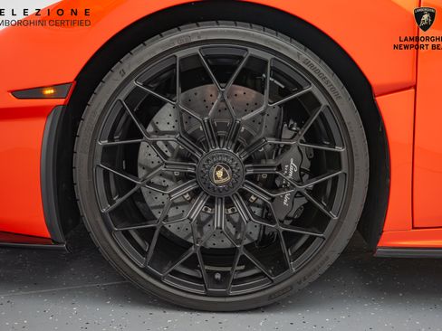 Used 2022 Lamborghini Huracan STO image 40