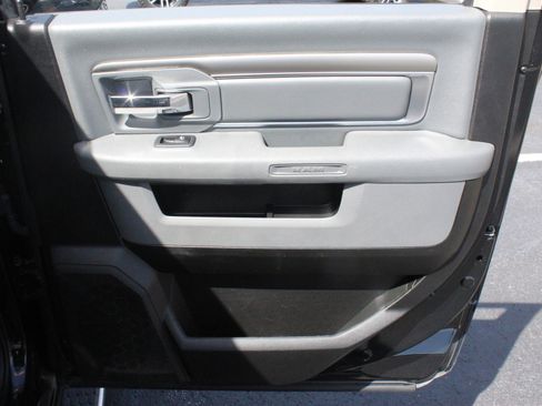 Used 2020 RAM 1500 Classic SLT w/ Luxury Group RWD image 29