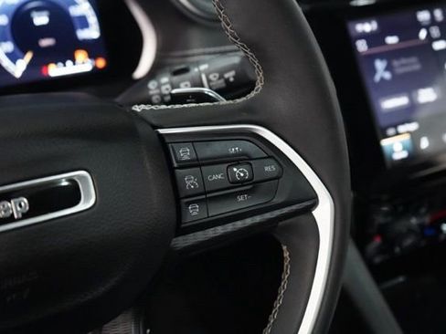 Used 2023 Jeep Grand Cherokee L Laredo image 24