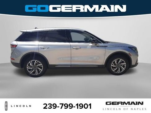 Used 2023 Lincoln Corsair AWD w/ Equipment Group 101A image 8