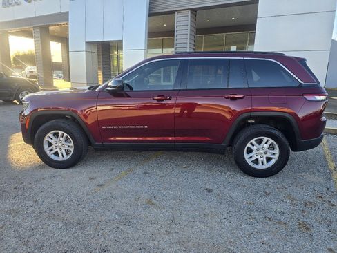 Used 2024 Jeep Grand Cherokee Laredo image 8