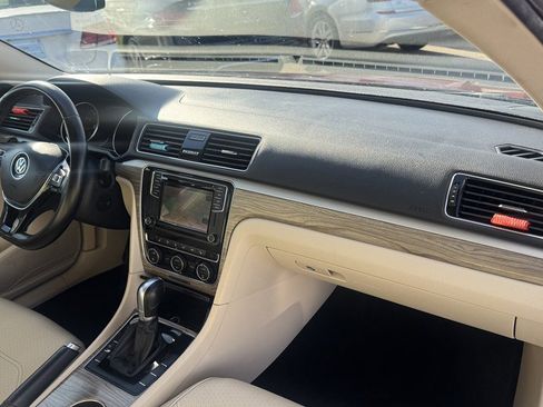 Used 2018 Volkswagen Passat 2.0T SE FWD image 29