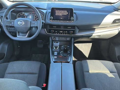 Certified 2025 Nissan Rogue SV image 20
