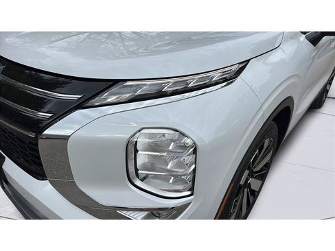 Used 2025 Mitsubishi Outlander SE FWD image 37