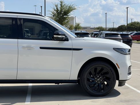 New 2025 Lincoln Navigator L Reserve w/ Jet Appearance Package image 12