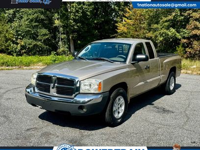 Used 2005 Dodge Dakota SLT