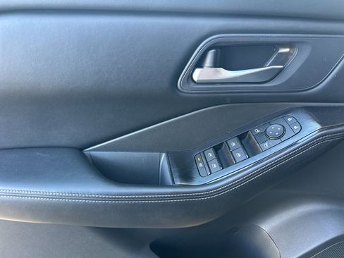 Used 2024 Nissan Rogue SV image 10