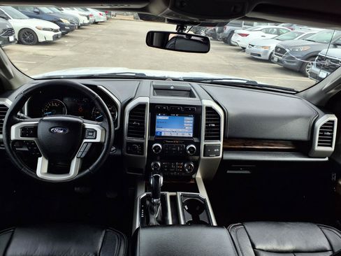 Used 2019 Ford F150 Lariat w/ Equipment Group 502A Luxury AWD/4WD image 4