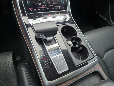 Used 2019 Audi Q8 Prestige w/ Luxury Package image 22