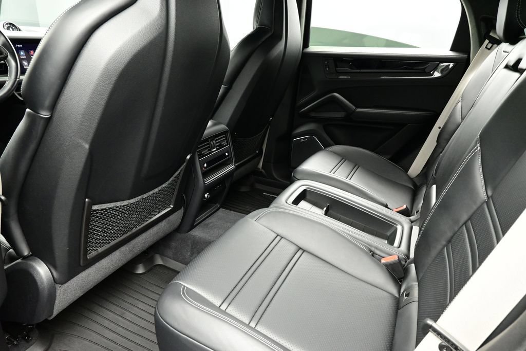 Certified 2024 Porsche Cayenne Turbo GT AWD/4WD image 15