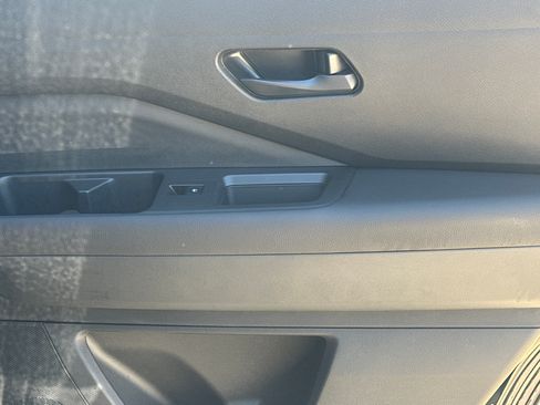 Used 2025 Nissan Pathfinder SV FWD image 16