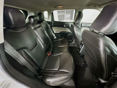 Certified 2022 Jeep Compass Limited image 36