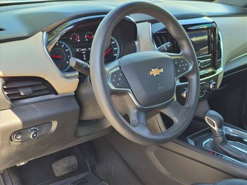 Used 2022 Chevrolet Traverse LS FWD image 10