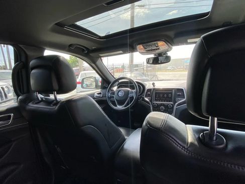 Used 2018 Jeep Grand Cherokee Limited AWD/4WD image 15