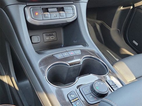 Used 2023 GMC Acadia AT4 w/ Technology Package image 18