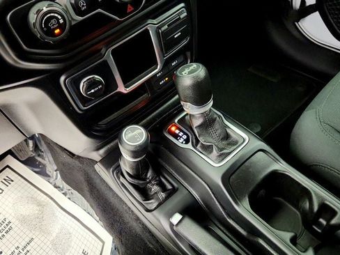 Used 2018 Jeep Wrangler Sport AWD/4WD image 16