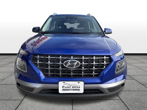 Used 2025 Hyundai Venue SEL image 8