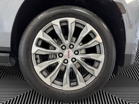 Used 2021 GMC Yukon Denali w/ Denali Premium Package image 10