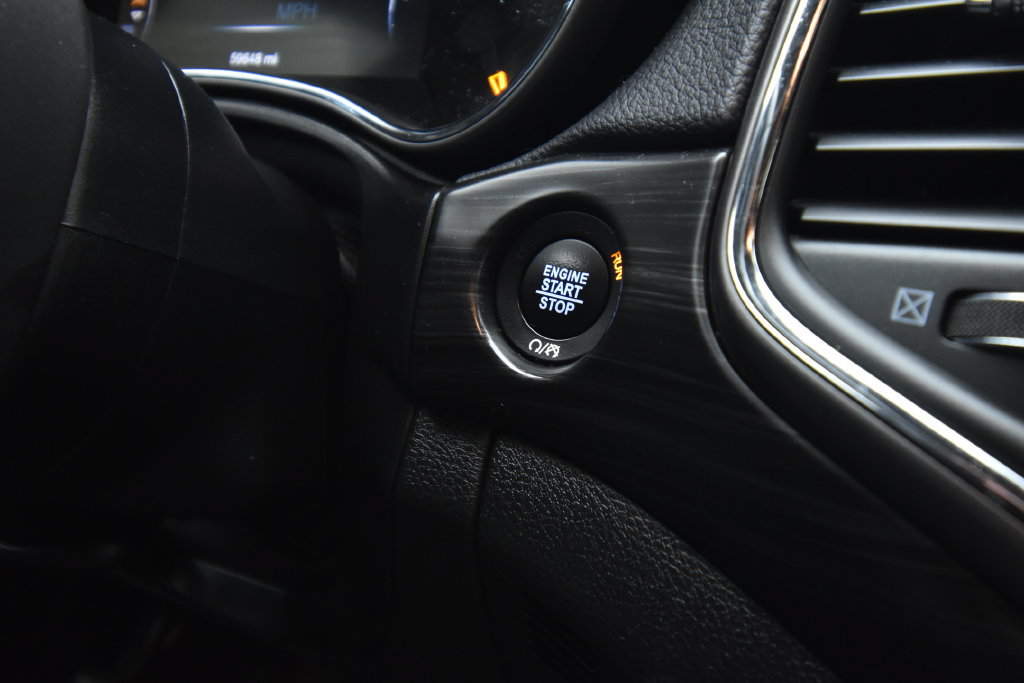 Used 2019 Jeep Grand Cherokee Laredo AWD/4WD image 28