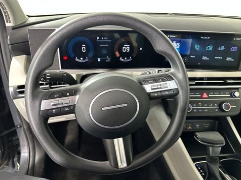 Certified 2025 Hyundai Tucson SE image 42